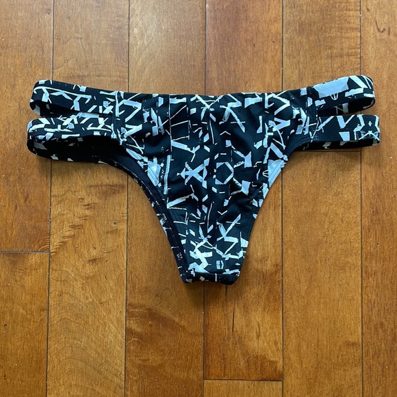 Albercrombie & Fitch Bikini - Picture 5 of 7